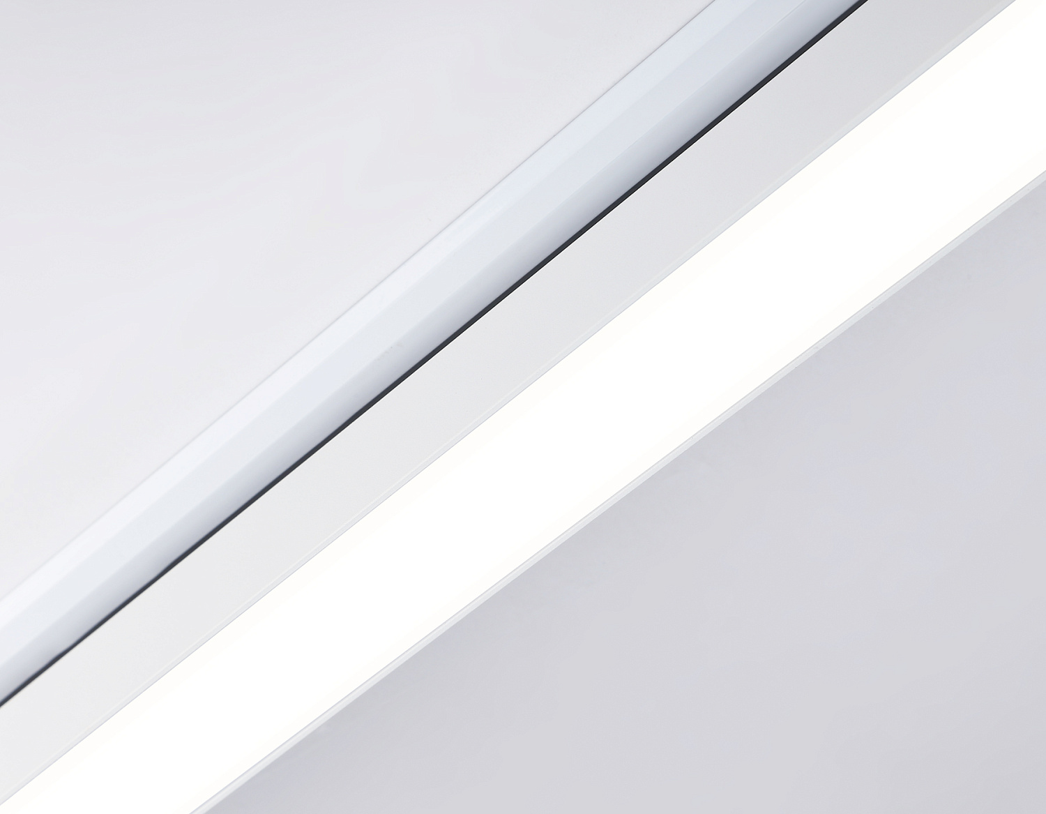 Трековый однофазный светодиодный светильник GL6736 WH белый IP20 30W 4200K 458*35*57