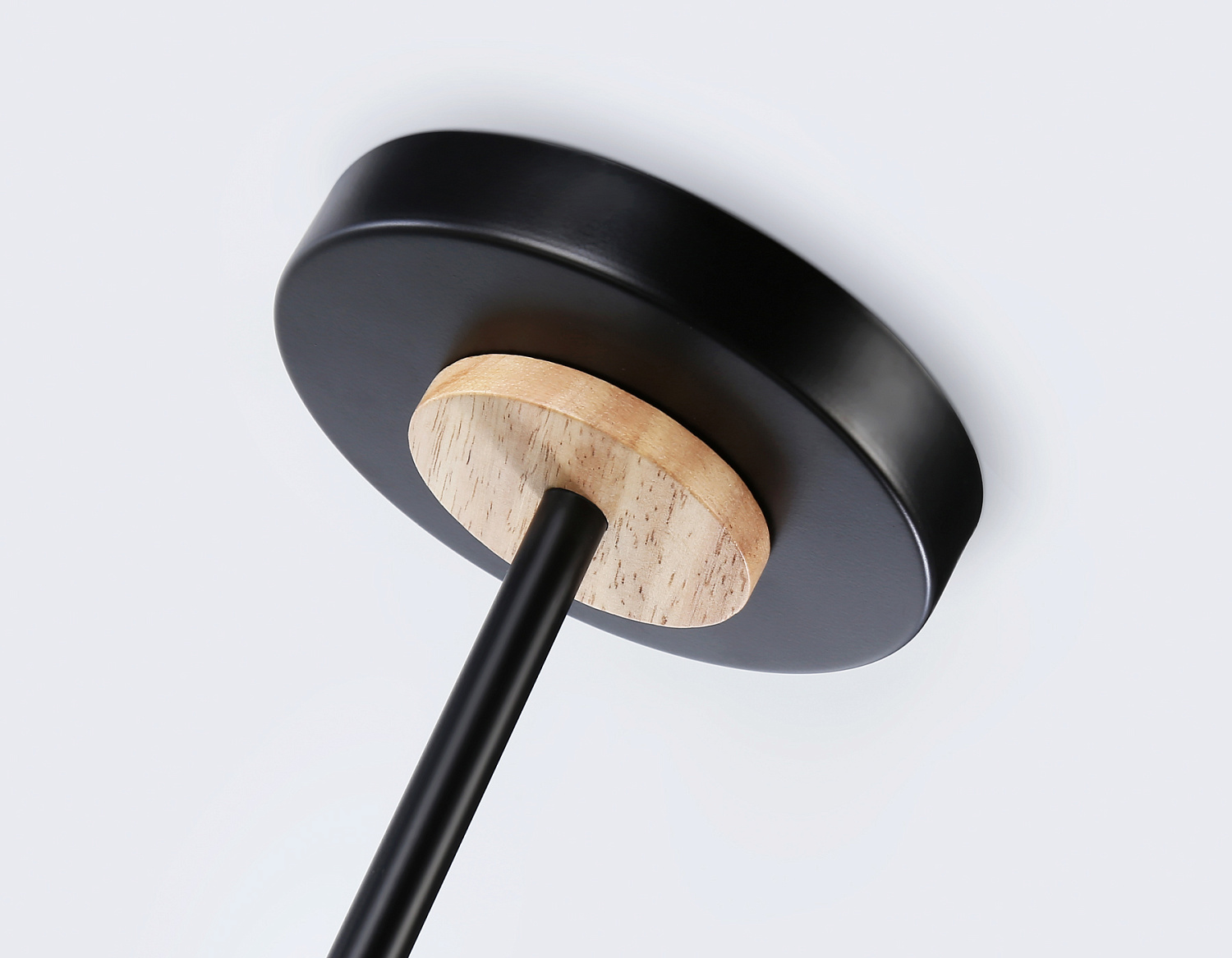 Подвесной светильник со сменной лампой TR8244/2 BK/LWD черный/светлое дерево E27/2 max 40W 590*165*220