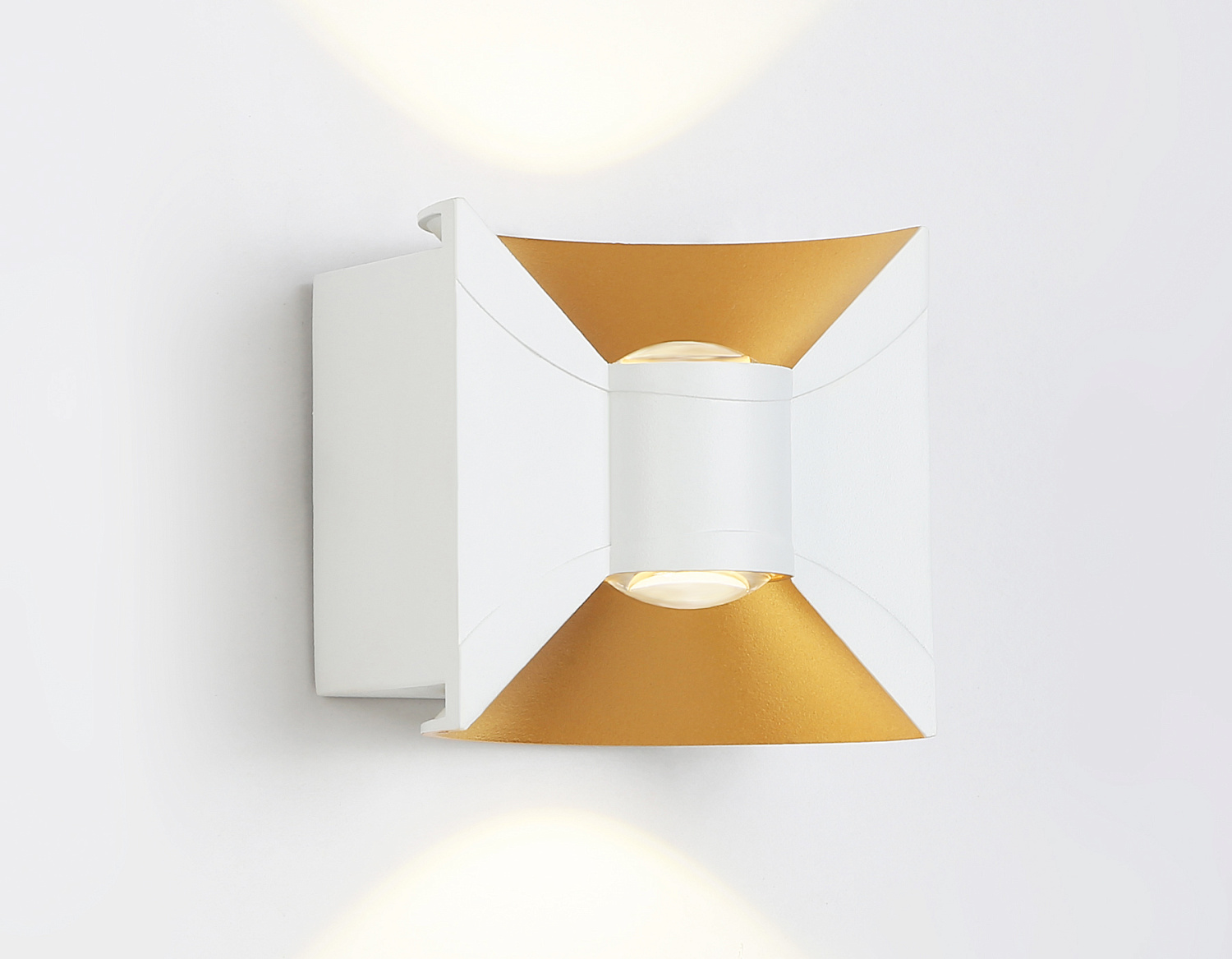 Уличный настенный светодиодный светильник IP54 ST4471 WH/GD белый/золото LED 4200K 6W IP54 92*98*55