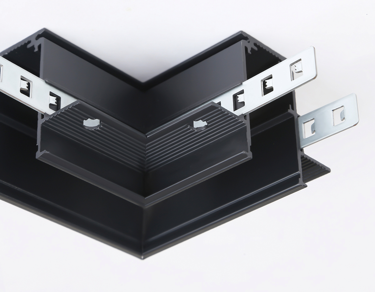 Коннектор угловой для встраиваемого шинопровода Magnetic GL3354 BK черный коннектор угловой встраиваемый 85*85*H46.8