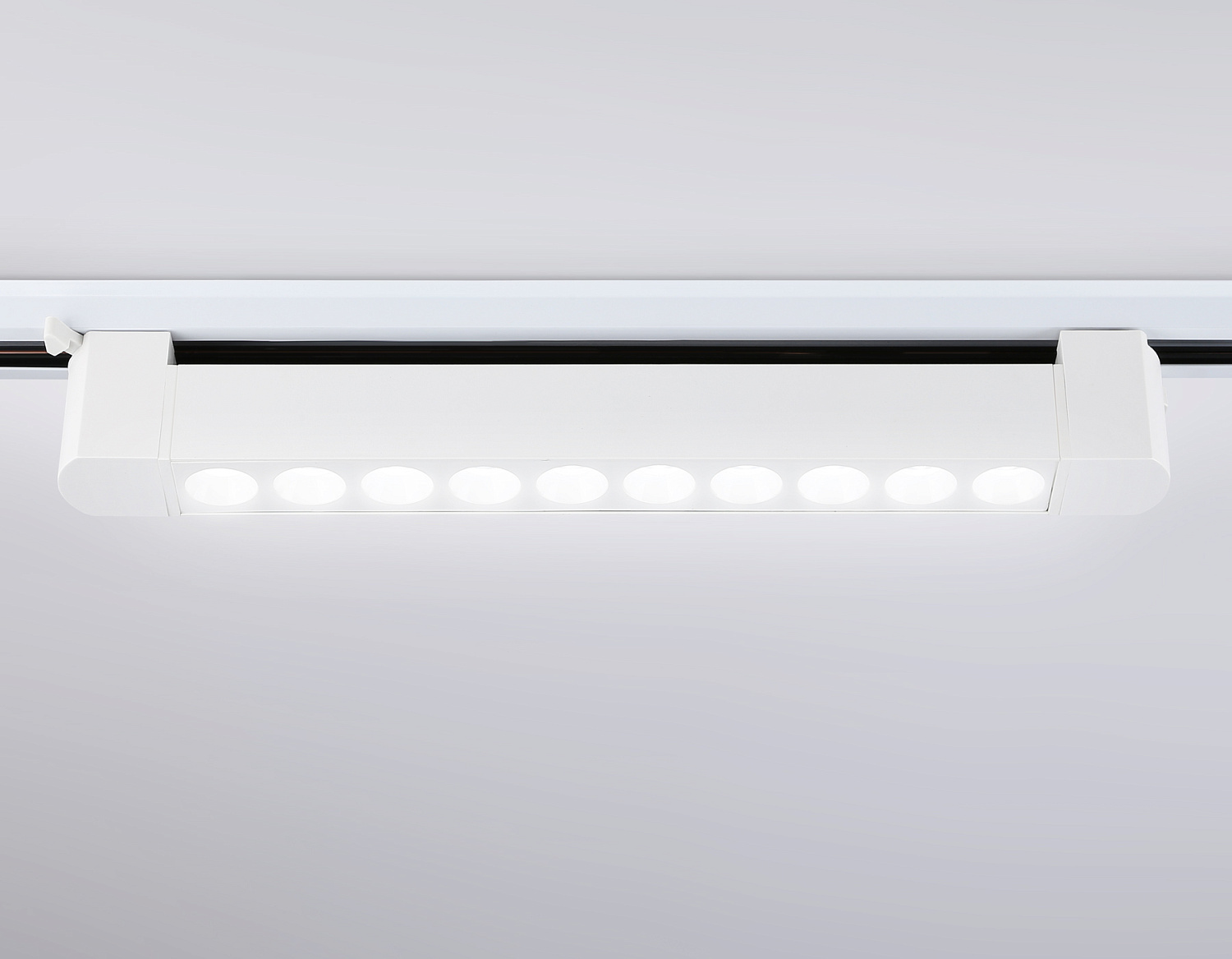 Трековый однофазный светодиодный светильник GL6706 WH белый IP20 20W 4200K 24° 323*35*57