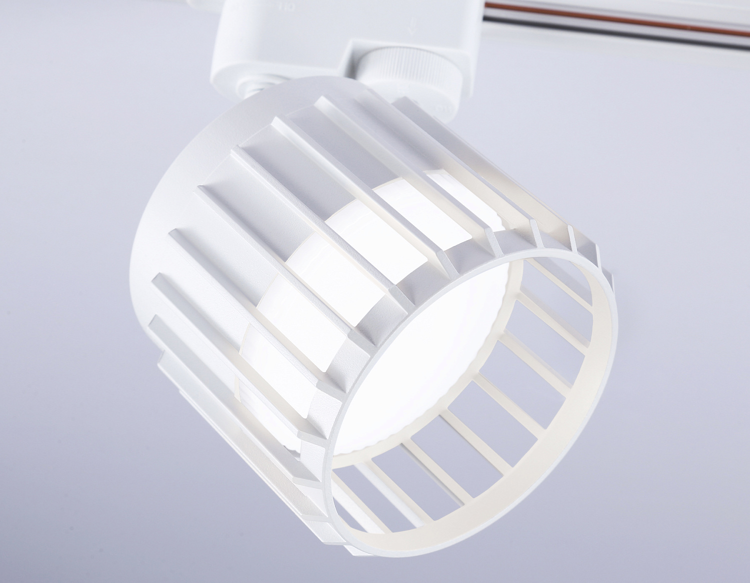 Трековый однофазный светильник со сменной лампой GL5348 WH белый GX53 D100*80