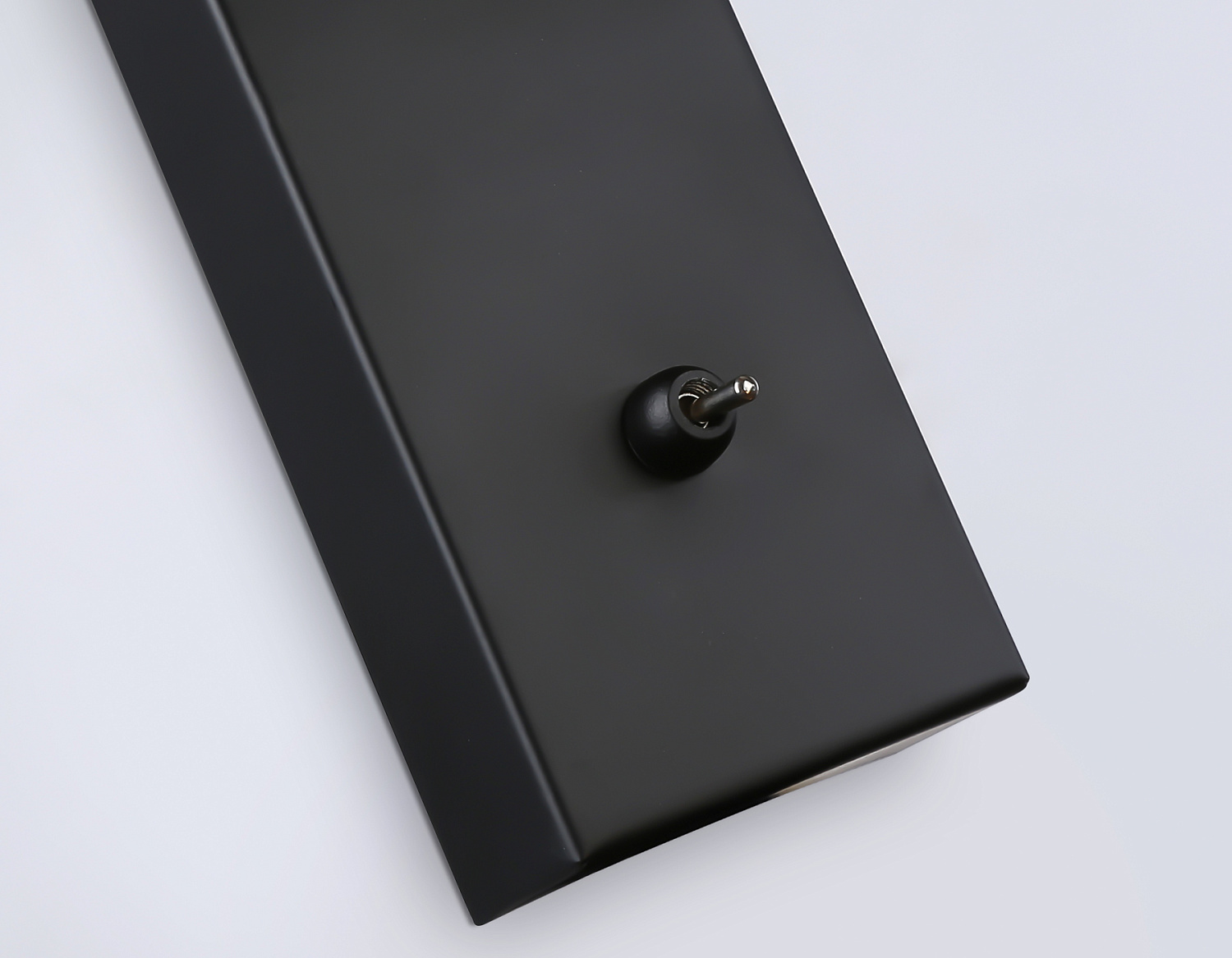 Настенный светильник с выключателем в стиле лофт TR8181 BK/LW черный/светлое дерево E27 max 40W 395*60*210