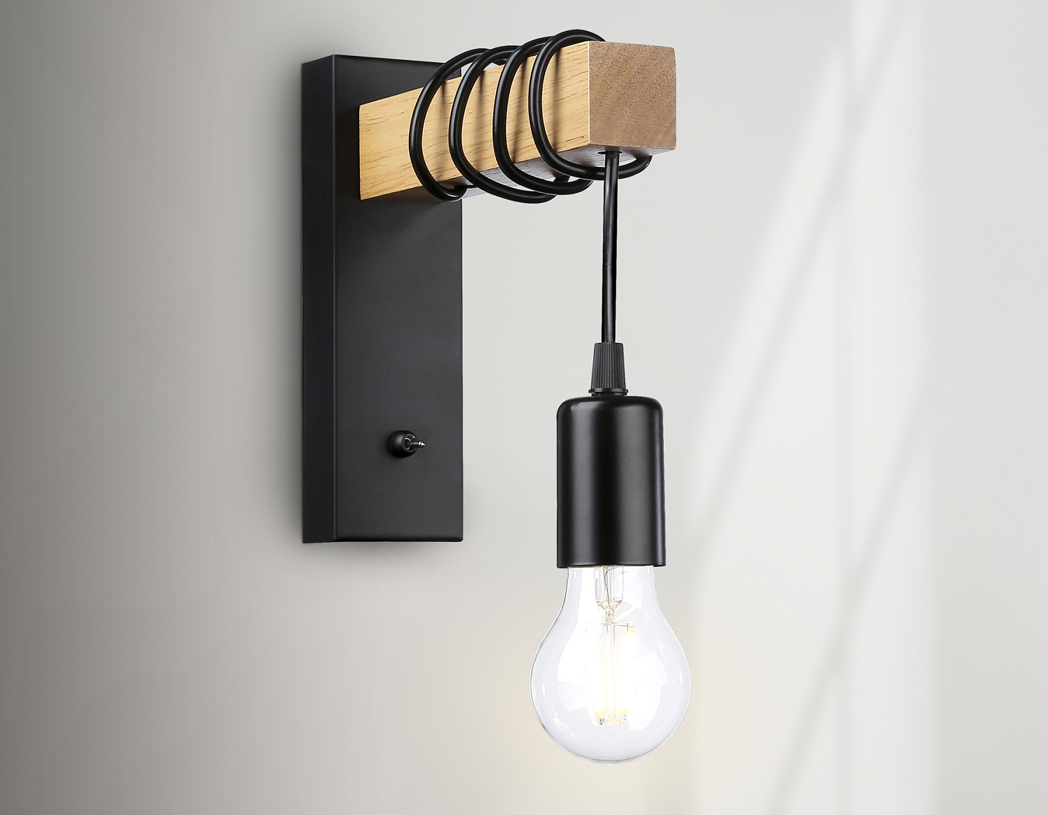 Настенный светильник с выключателем в стиле лофт TR8181 BK/LW черный/светлое дерево E27 max 40W 395*60*210