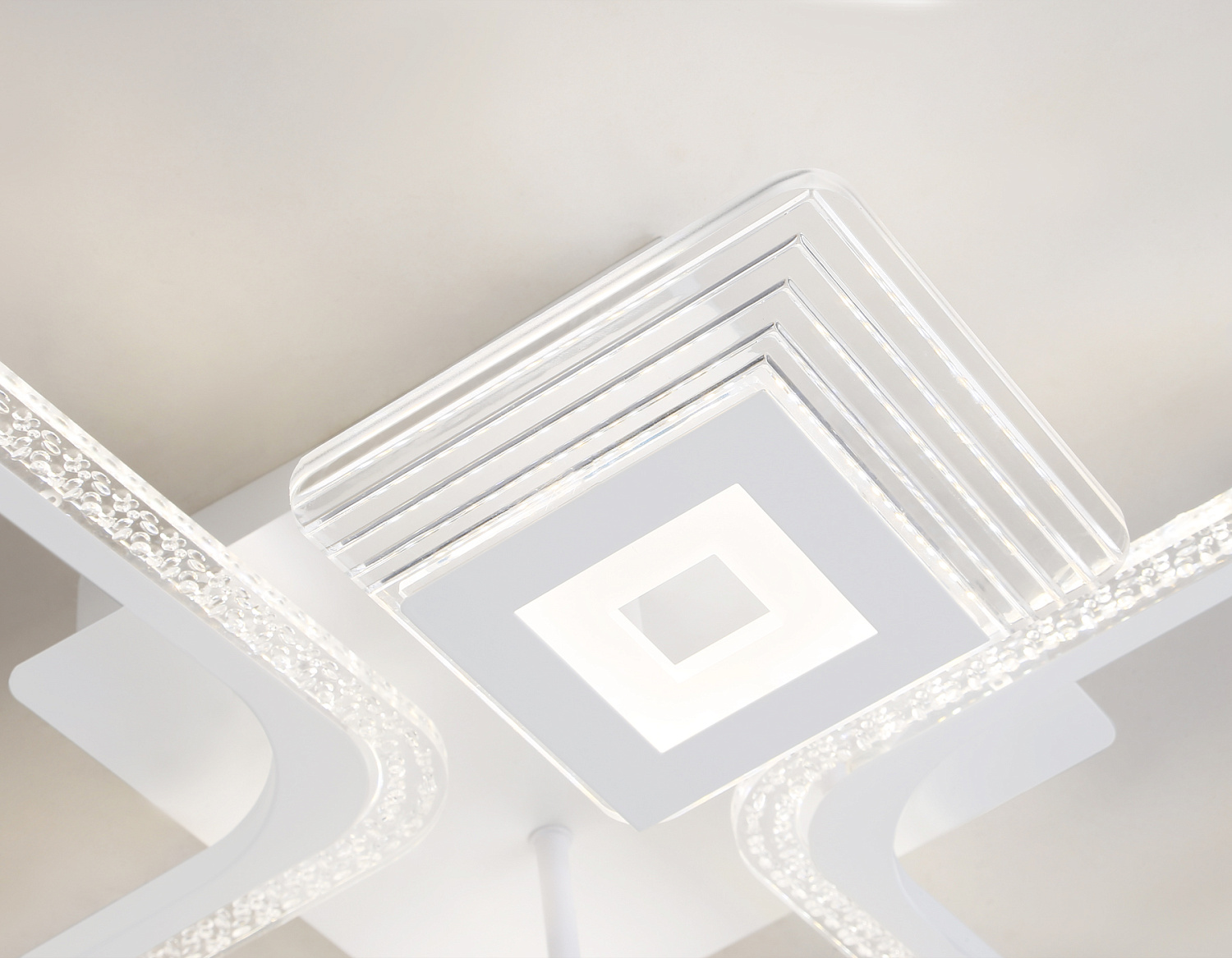 Потолочный светодиодный светильник с пультом FA4281/4 WH белый 56W 3000K+6400K/4200K/6400K+3000K 525*525*75 (ПДУ ИК)