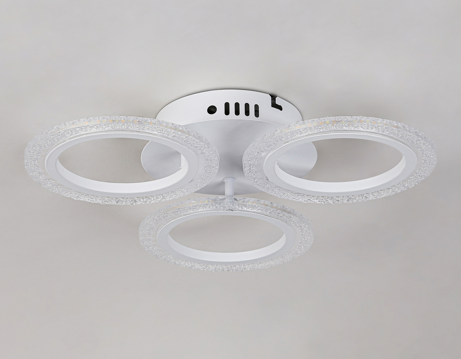 Потолочный светодиодный светильник с пультом FA4050/3 WH белый 4200K/3000/6400K 30W D490*65 (ПДУ ИК)