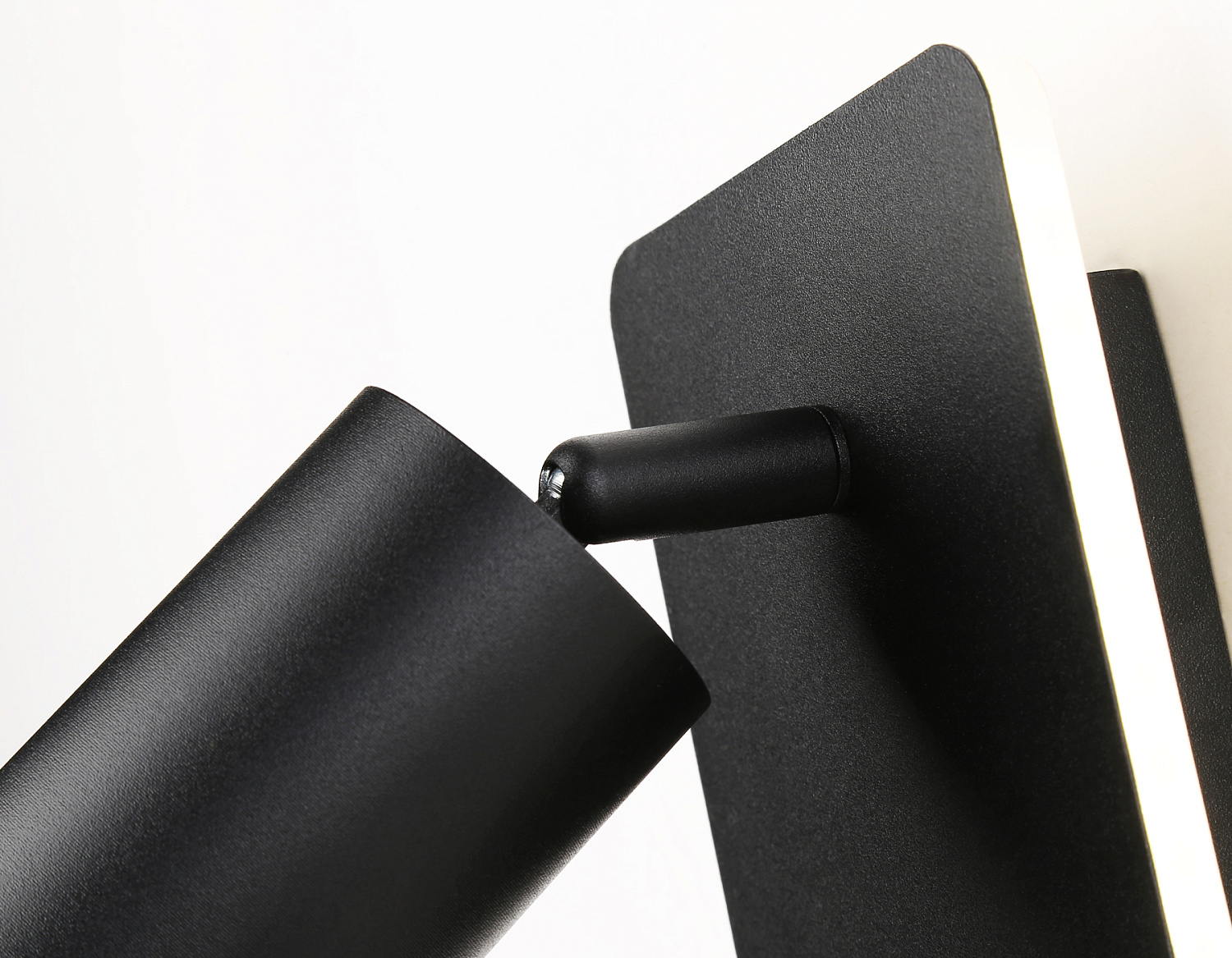 Настенный светильник с выключателем FW2466 BK черный LED 4200K 9W 185*105*150