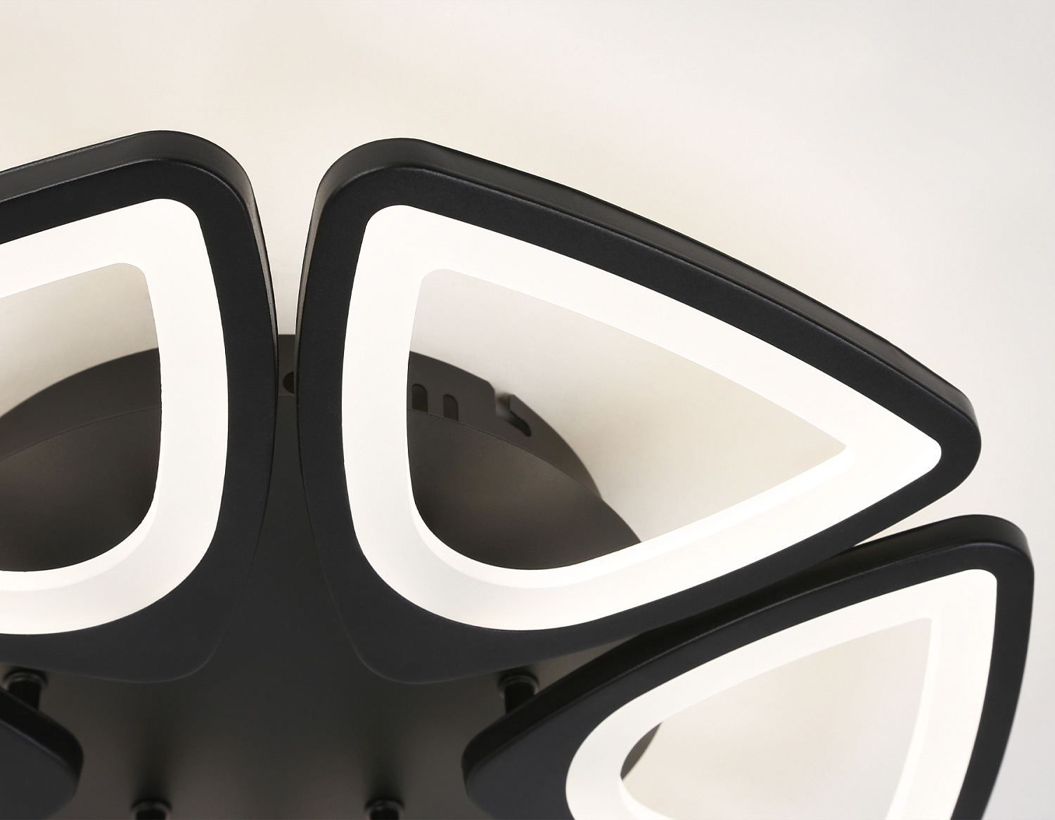 Потолочный светодиодный светильник с пультом FA4495/6 BK черный 84W 4200K/3000K+6400K/6400K+3000K D450*80 (ПДУ ИК)