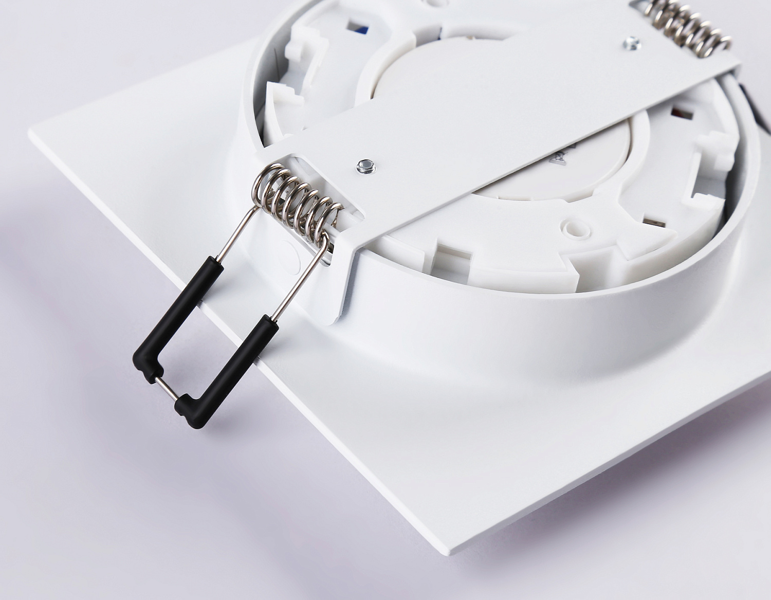 Светильник встраиваемый TN5221 WH белый GX53 110*110*50