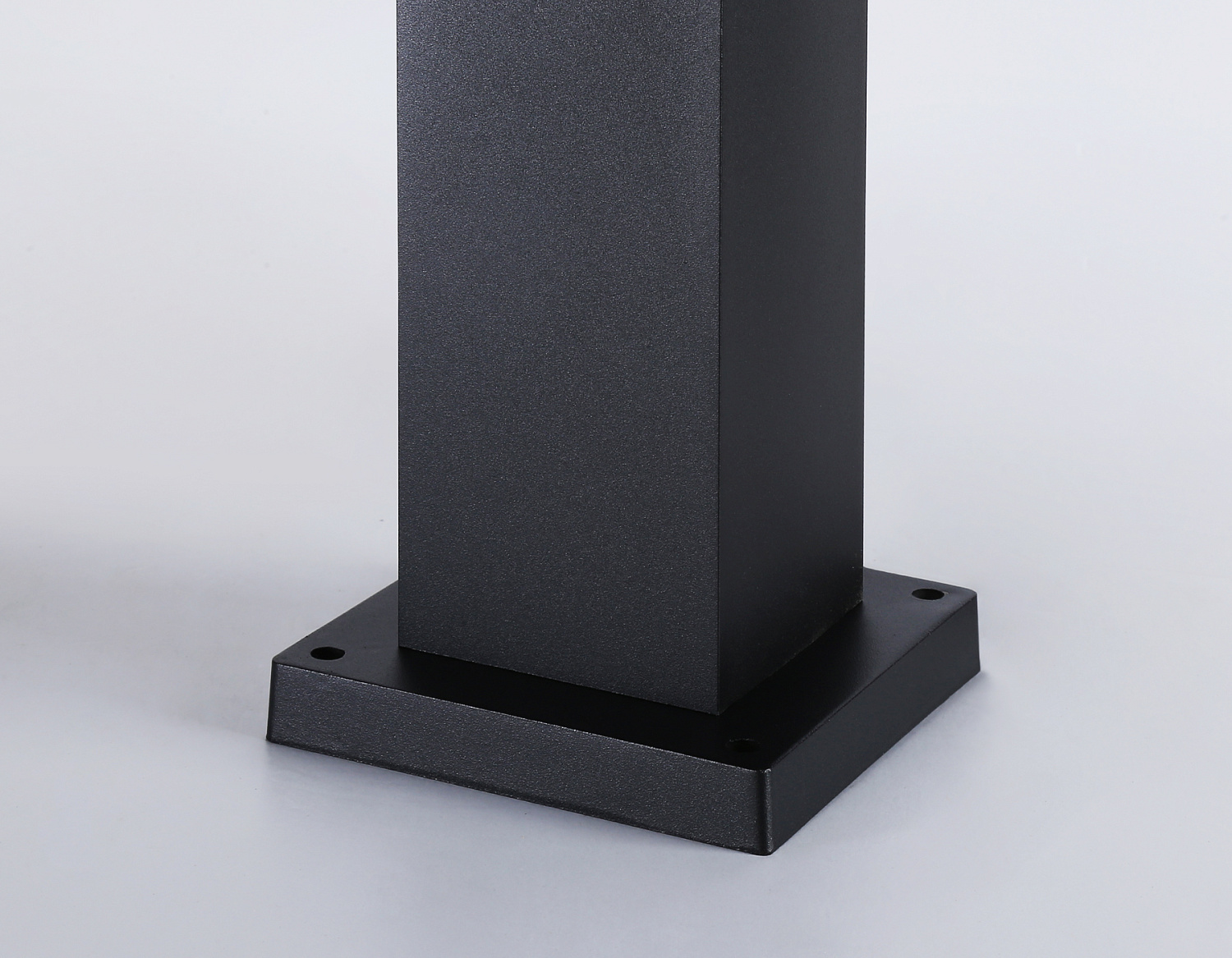 Уличный ландшафтный светильник ST2582 BK/CL черный/прозрачный IP54 E27 max 40W 90*90*630