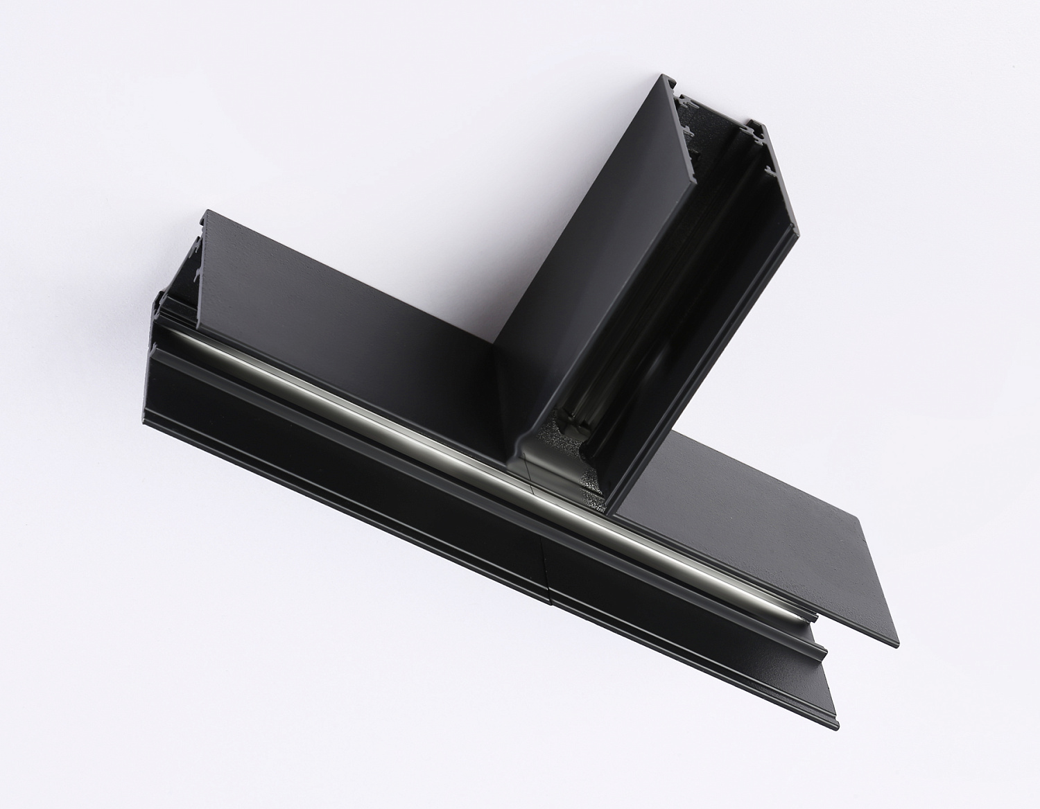 Коннектор T-образный для накладного шинопровода Magnetic GL3374 BK черный коннектор T-образный для накладного шинопровода 170*85*53.7