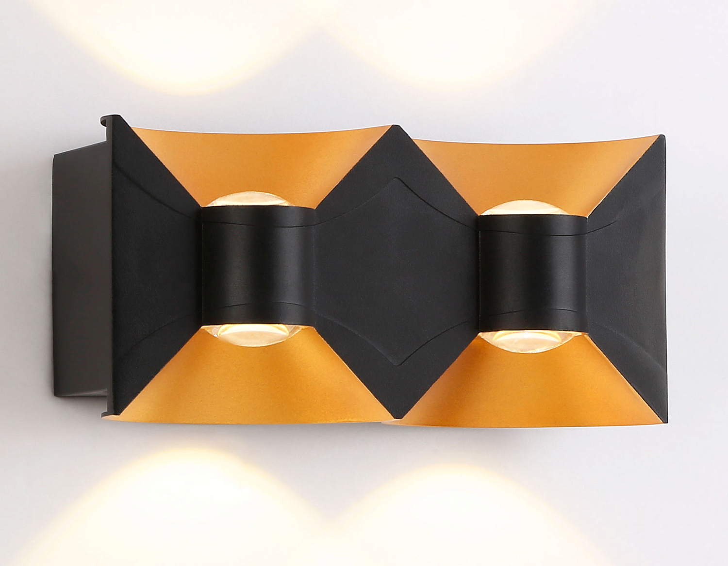 Уличный настенный светодиодный светильник IP54 ST4477/4 BK/GD черный/золото LED 4200K 11W IP54 180*90*55