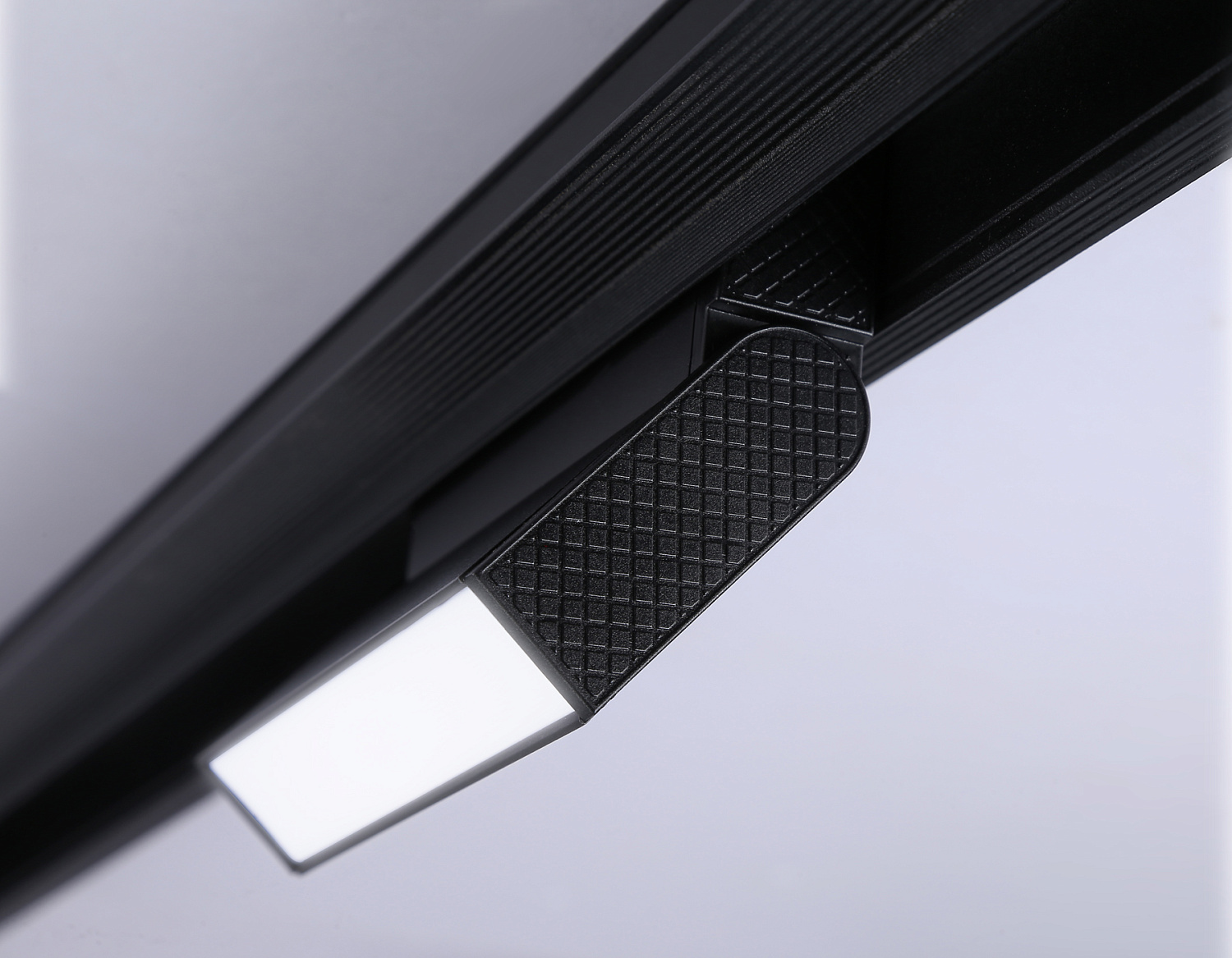 Светильник светодиодный трековый для шинопровода Magnetic GL4059 BK черный IP20 6W 4200K 48V 115*22*105