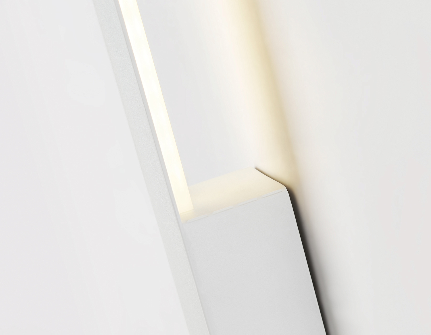 Настенный светодиодный светильник FW4411 SWH белый песок LED 4200K 6W 450*40*35